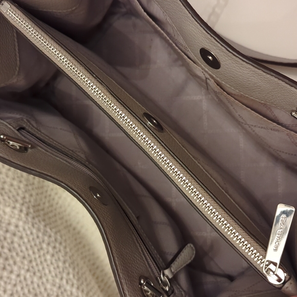 Michael Kors Gray Pebbled Leather Bag - Picture 8 of 15